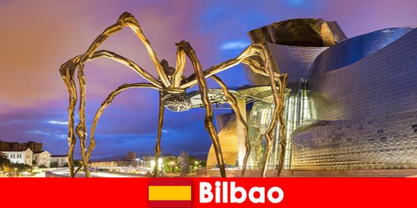 Pausa especial na cidade para turistas culturais globais em Bilbao, Espanha