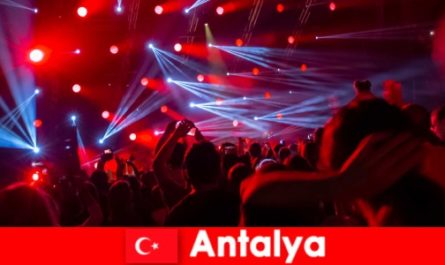 Noite em Antalya Prepare-se para a festa e descubra os melhores lugares